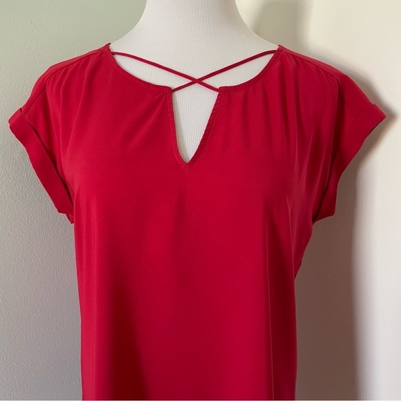 Express Women’s Short Sleeved Criss Cross Neck Red Blouse Size M - Picture 3 of 9